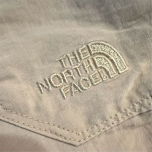 The North Face Men's Cargo Shorts Khaki Size L Casual side Elastic in Waistband - Picture 12 of 13